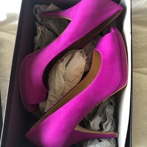 Open toe heels. Beautiful color size 8, like new